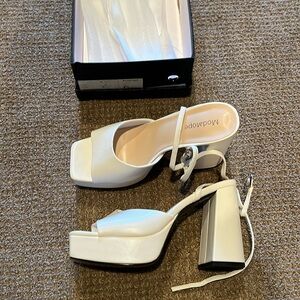 NWOT Modatope white platform heels size 8